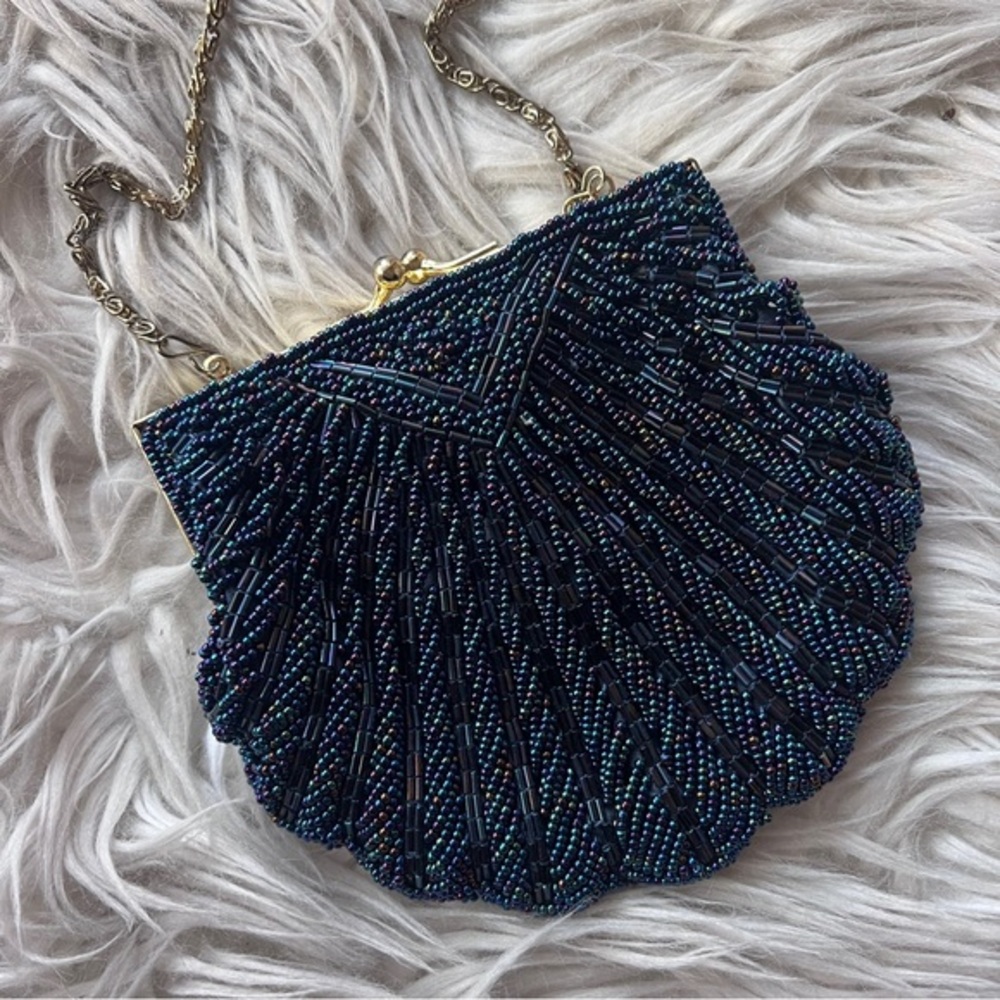 VINTAGE PURPLE BLUE BEADED SEASHELL BAG